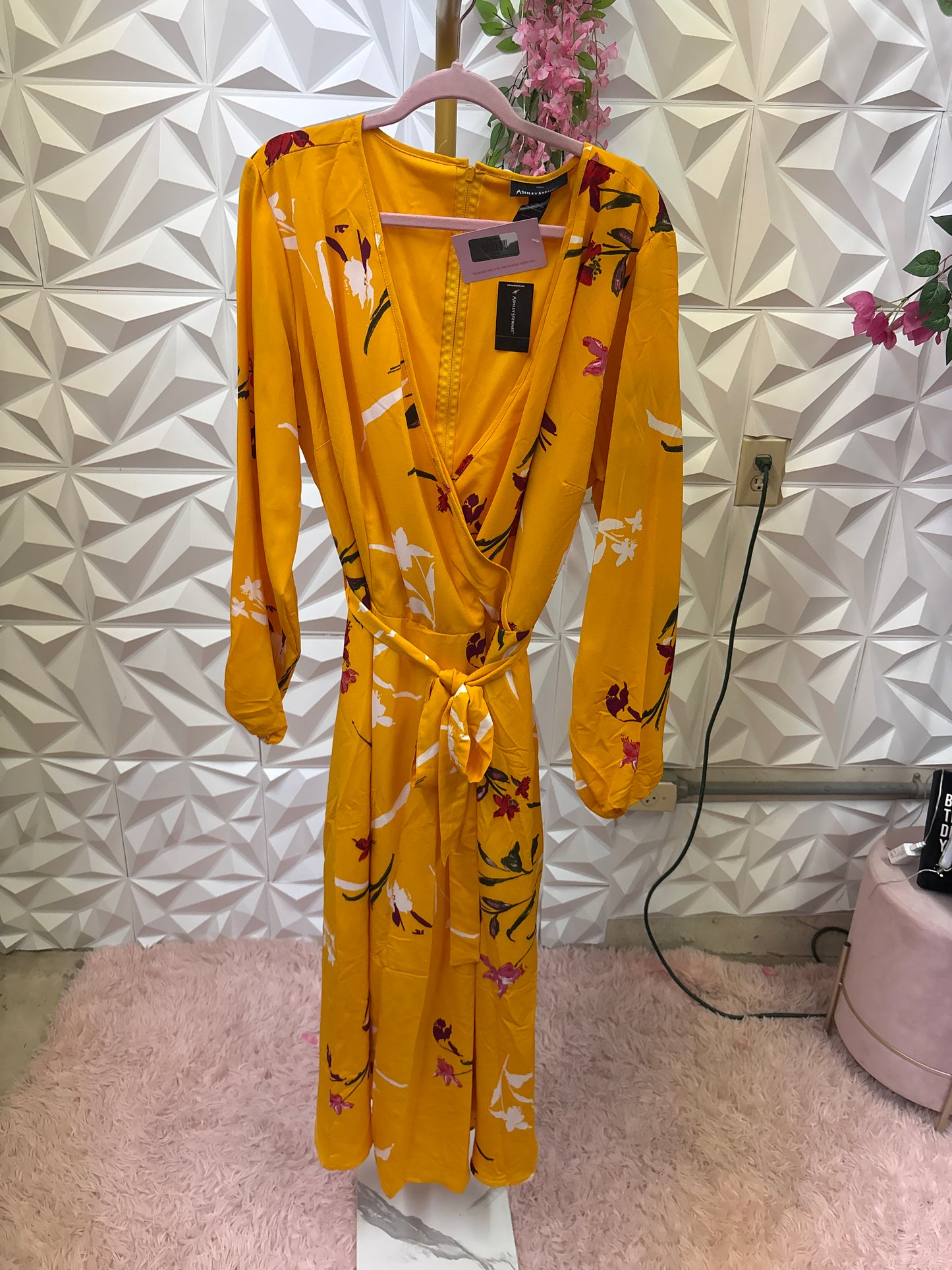 2/9 LADY LOVELY IN YELLOW FLORAL DRESS SZ