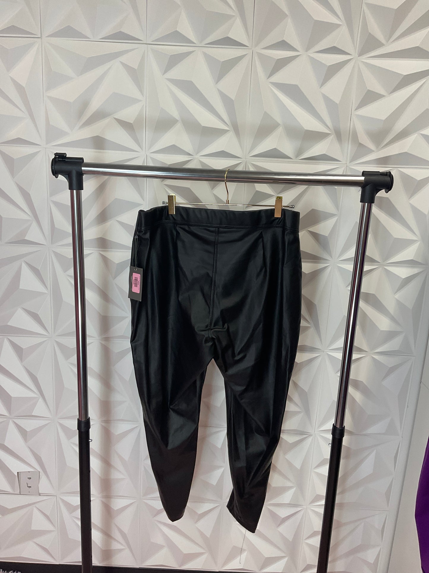 10/7 LADY VINCE CAMUTO FAUX LEATHER PANTS SZ 2X