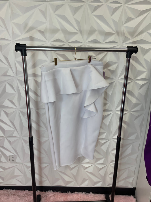 10/2 LADY LIVD WHITE SKIRT SZ 16/18