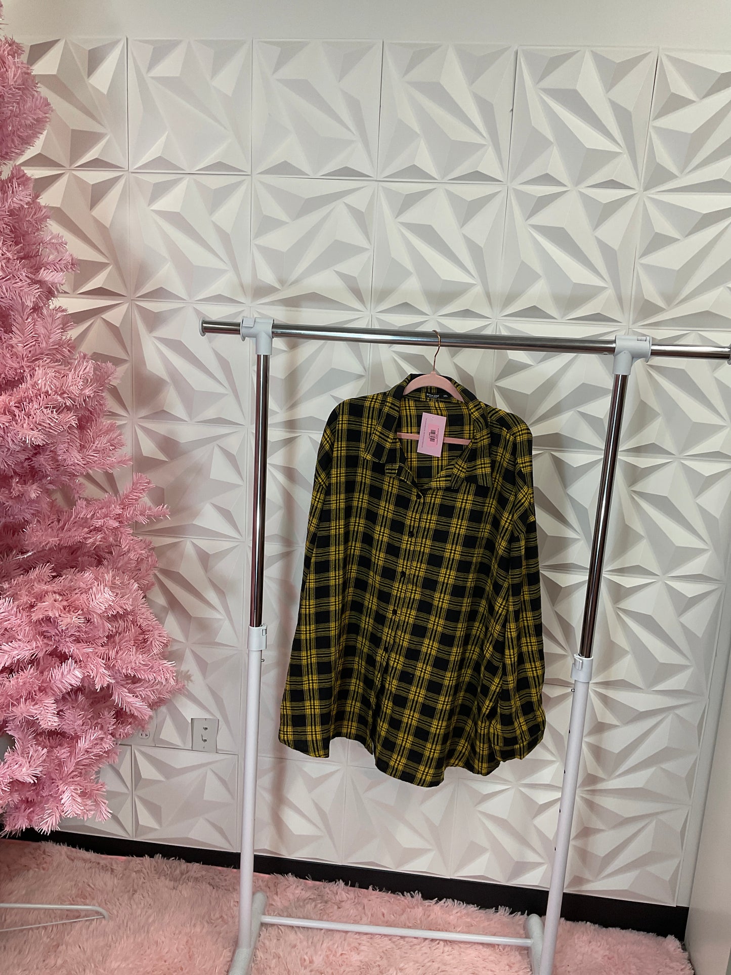 10/14 LADY CURVES AND YELLOW PLAID SHACKET SZ 4X