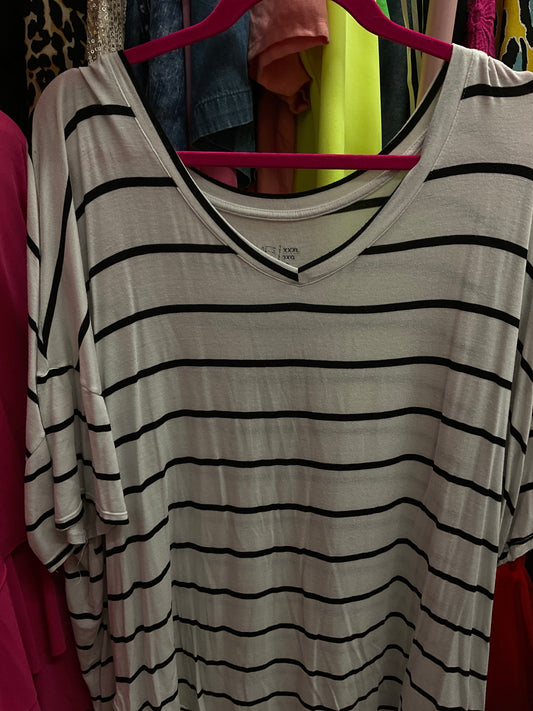 3/5 Lady White and Black Shirt 3x