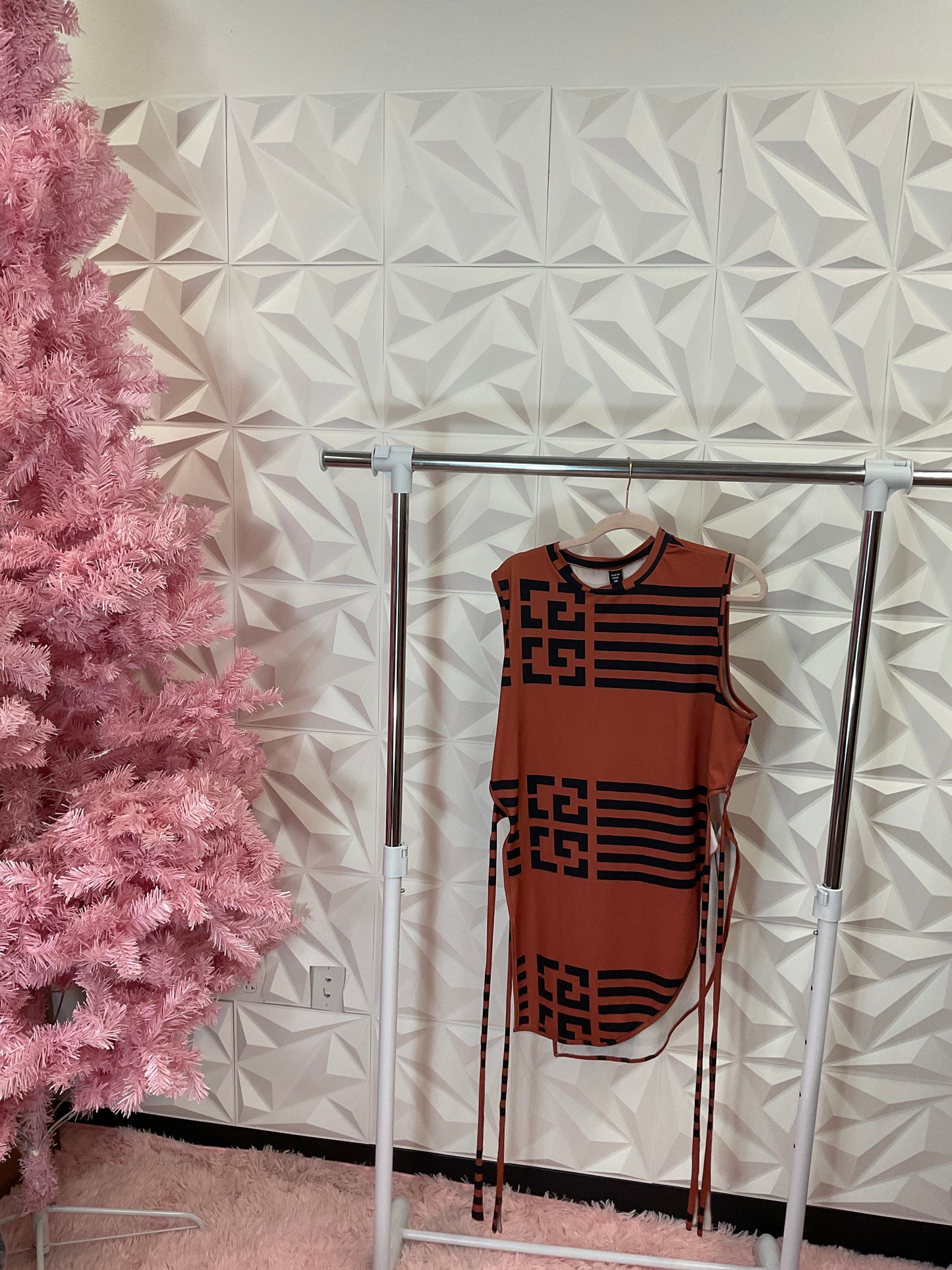 10/14 LADY BROWN BLACK SMOCK TOP SZ 1X