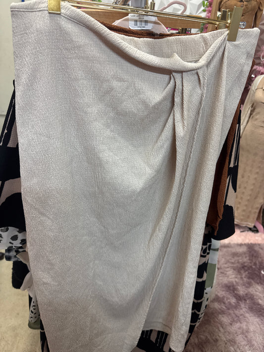 12/5 LADY H&M KHAKI SKIRT SZ 1X