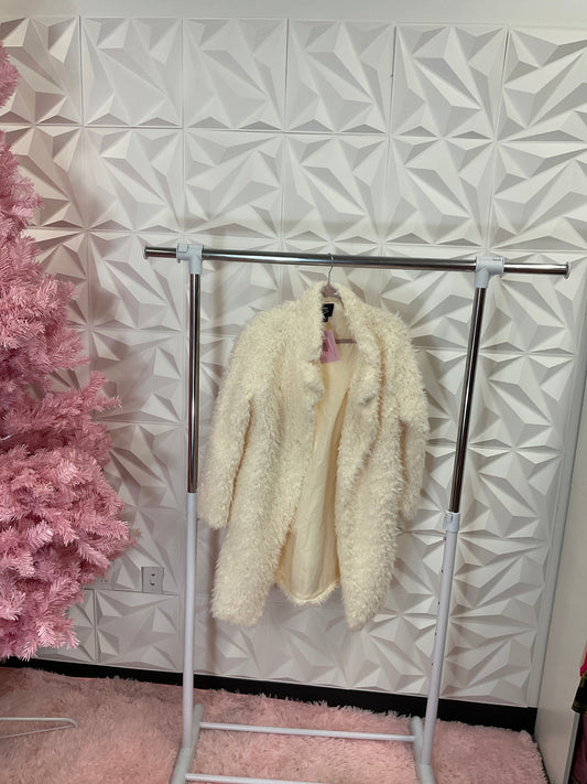 10/14 LADY CREAM TEDDY BEAR COAT SZ 14