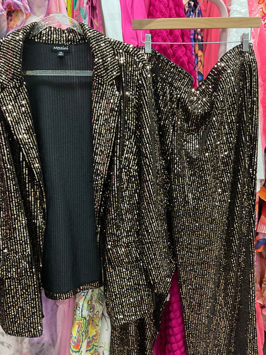 4/21 Lady Gold in Jazzy Pantsuit sz 3x
